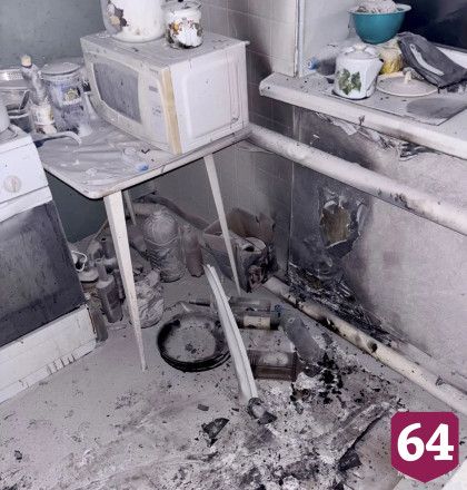 Житель Энгельса уронил банку со спиртом и получил сильные ожоги